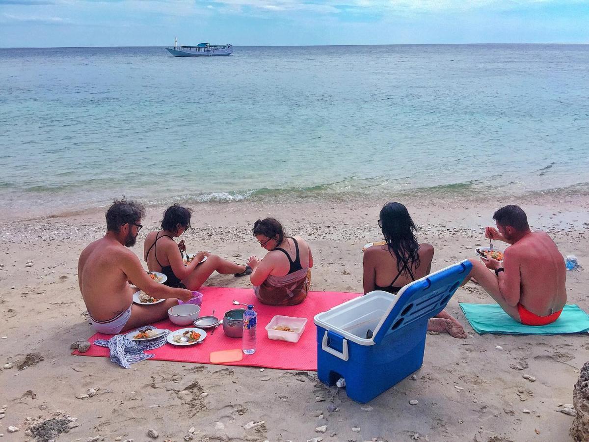 Maleo Moyo Hotel & Dive Resort Moyo Island Екстер'єр фото