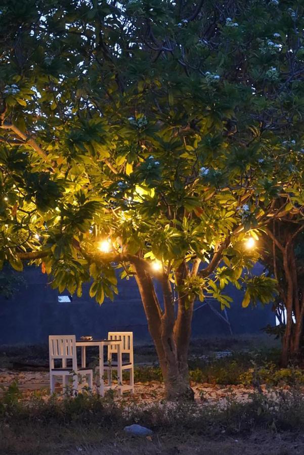 Maleo Moyo Hotel & Dive Resort Moyo Island Екстер'єр фото
